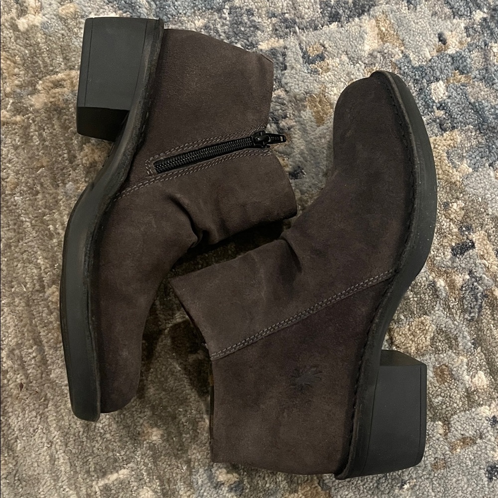Brown/Grey  Suede Ankle Boots with Side Zip size 39 NWT
Fly London